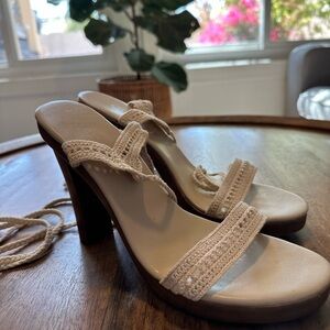 Colin Stuart Womens Heeled Sandals Platform Crocheted Ankle Straps Cream Size 9